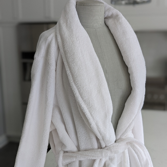 Bath robe size XL white excellent condition ✨ - Picture 1 of 12